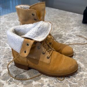 Timberland women’s lace-up boots with faux fur lining